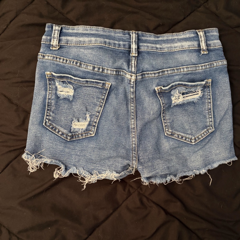 SHEIN Low Rise Distressed Jean Shorts - Picture 5 of 6